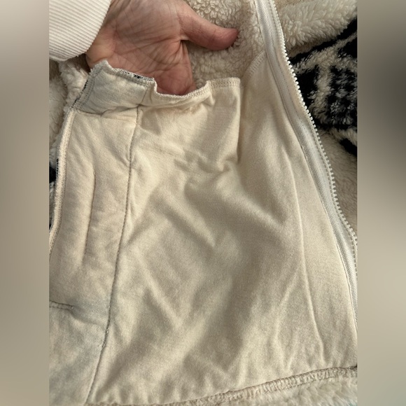 Lucky Brand Cream and Black Fleece Jacket size Large NWOT - Picture 5 of 9
